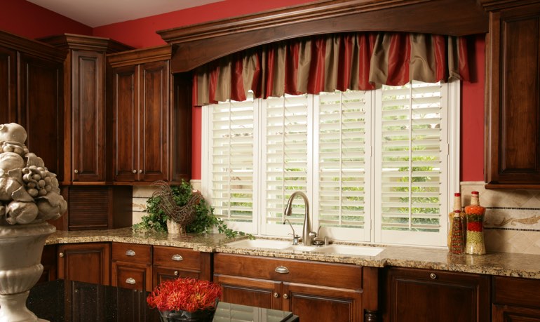 Dover kitchen shutter and cornice valance